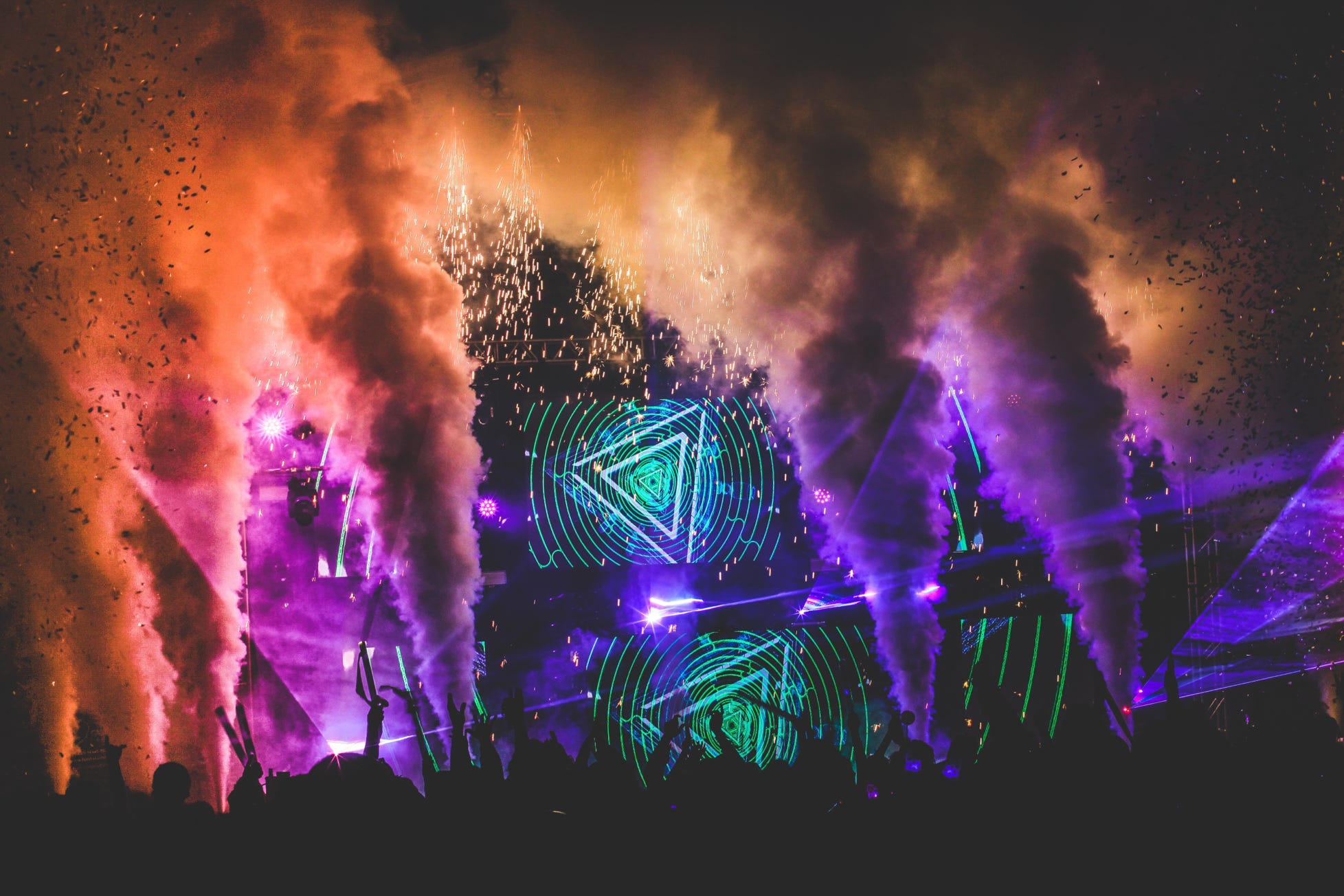 big concerts, live events, streaming events, event production,event management, booking,planning,  event sound, lights, stage,full service 360